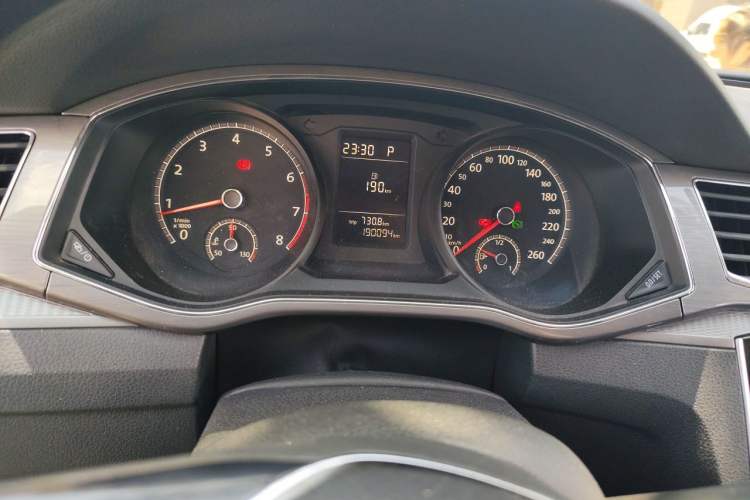 Used Volkswagen Passat 2017 280TSI DSG Luxury Edition Odometer Close Up