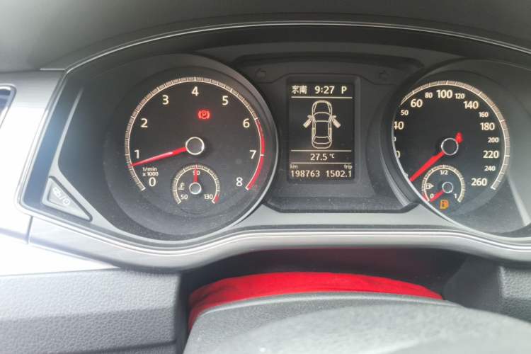 Used Volkswagen Passat 2017 330TSI DSG Luxury Edition Odometer Close Up