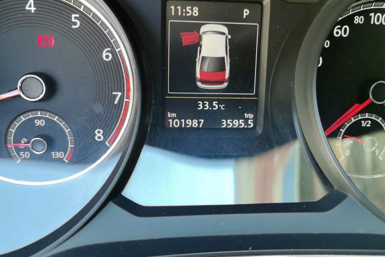 Used Volkswagen Passat 2017 330TSI DSG Prestige Edition Odometer Close Up