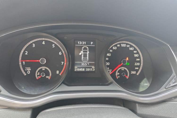Used Volkswagen Passat 2017 330TSI DSG Luxury Edition Odometer Close Up