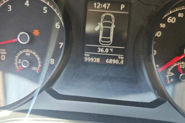 Used Volkswagen Passat 2017 280TSI DSG Luxury Edition Odometer Close Up