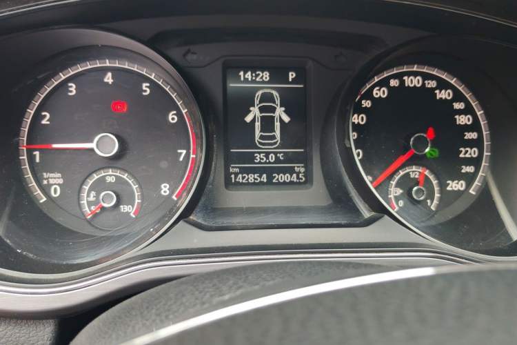 Used Volkswagen Passat 2017 330TSI DSG Luxury Edition Odometer Close Up