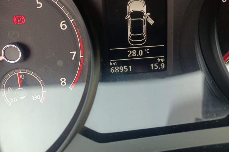 Used Volkswagen Passat 2017 330TSI DSG Luxury Edition Odometer Close Up