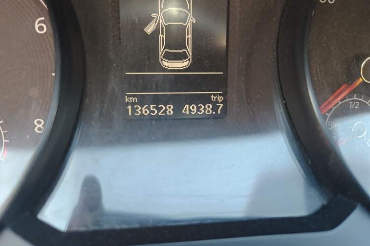 Used Volkswagen Passat 2017 330TSI DSG Luxury Edition Odometer Close Up