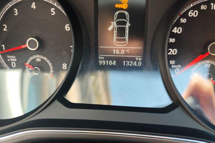 Used Volkswagen Passat 2017 330TSI DSG Luxury Edition Odometer Close Up