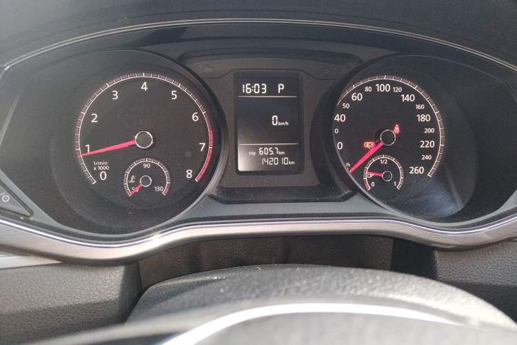 Used Volkswagen Passat 2017 330TSI DSG Luxury Edition Odometer Close Up