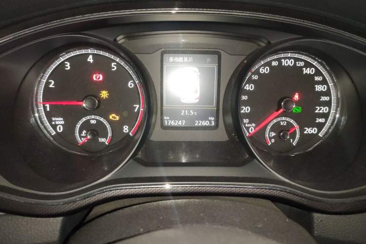 Used Volkswagen Passat 2017 330TSI DSG Luxury Edition Odometer Close Up