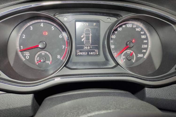 Used Volkswagen Passat 2017 330TSI DSG Luxury Edition Odometer Close Up