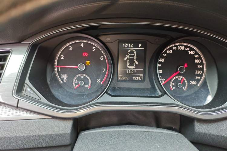 Used Volkswagen Passat 2017 330TSI DSG Luxury Edition Odometer Close Up