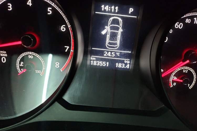 Used Volkswagen Passat 2017 330TSI DSG Luxury Edition Odometer Close Up