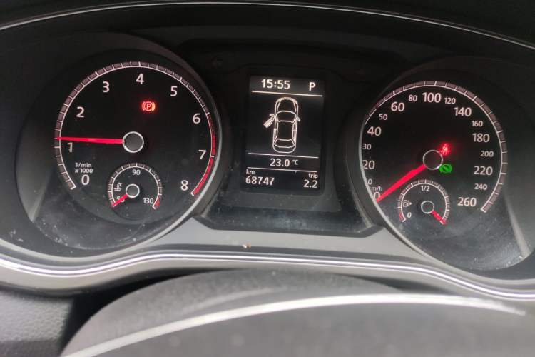 Used Volkswagen Passat 2017 330TSI DSG Luxury Edition Odometer Close Up