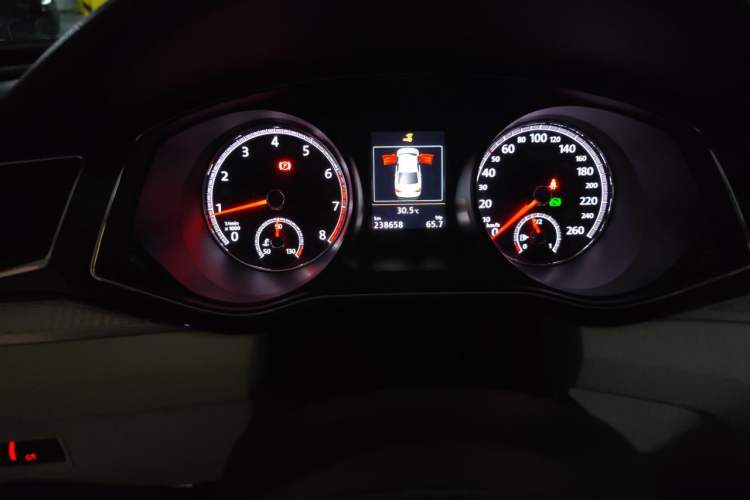 Used Volkswagen Passat 2017 330TSI DSG Luxury Edition Odometer Close Up