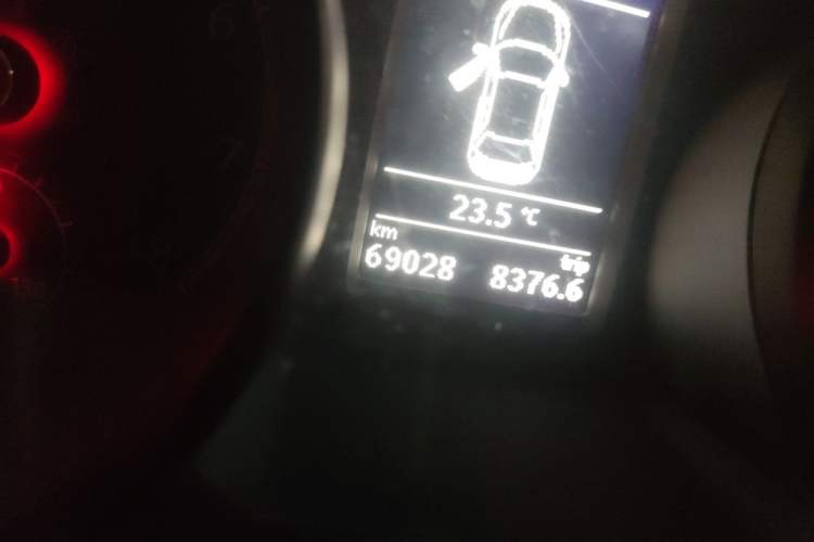 Used Volkswagen Passat 2017 330TSI DSG Luxury Edition Odometer Close Up