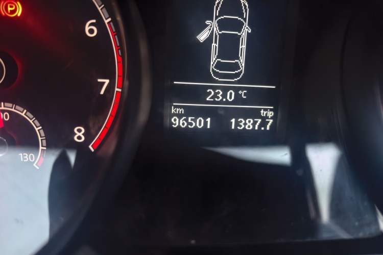 Used Volkswagen Passat 2017 330TSI DSG Luxury Edition Odometer Close Up