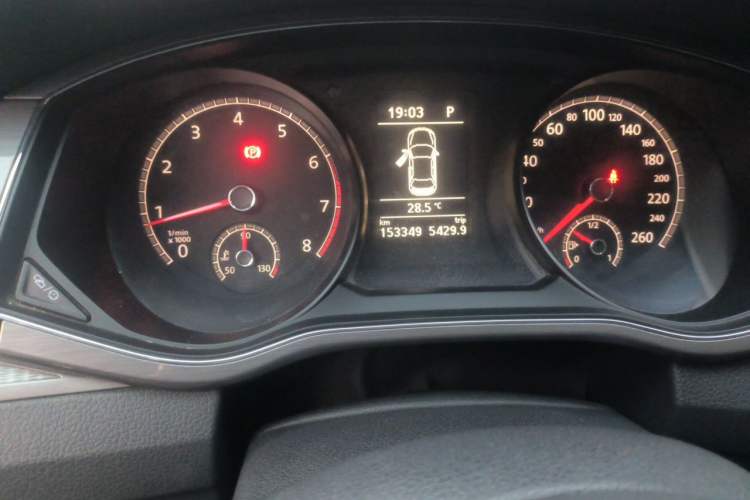 Used Volkswagen Passat 2017 330TSI DSG Luxury Edition Odometer Close Up