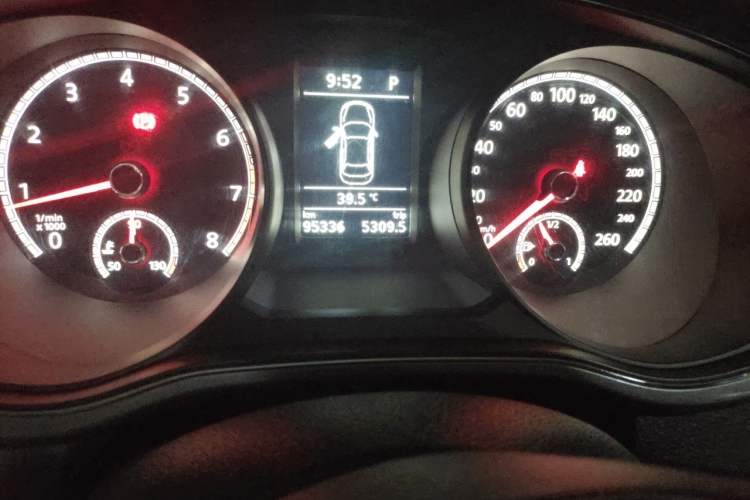 Used Volkswagen Passat 2017 330TSI DSG Luxury Edition Odometer Close Up