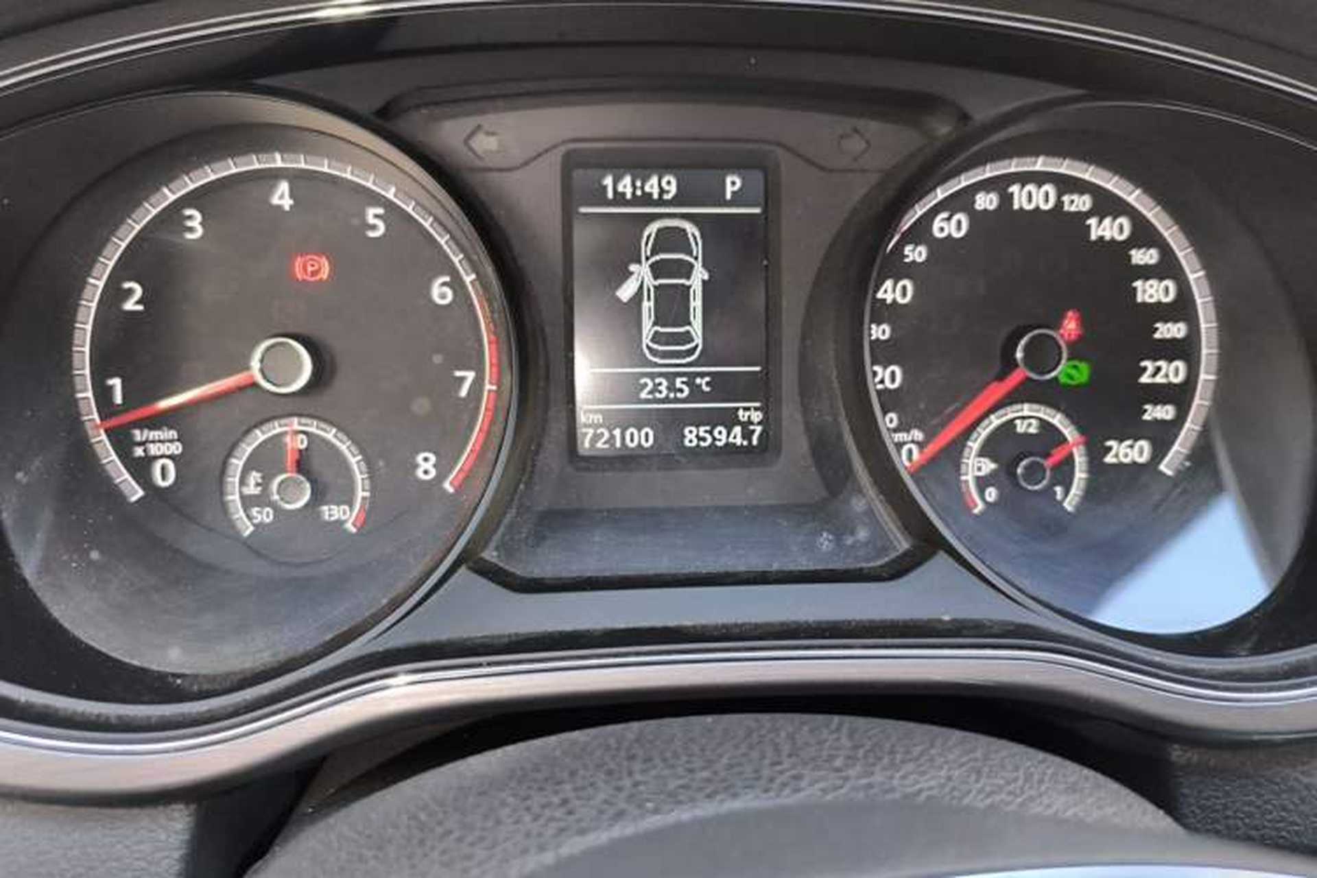 Used Volkswagen Passat 2017 330TSI DSG Luxury Edition Odometer Close Up