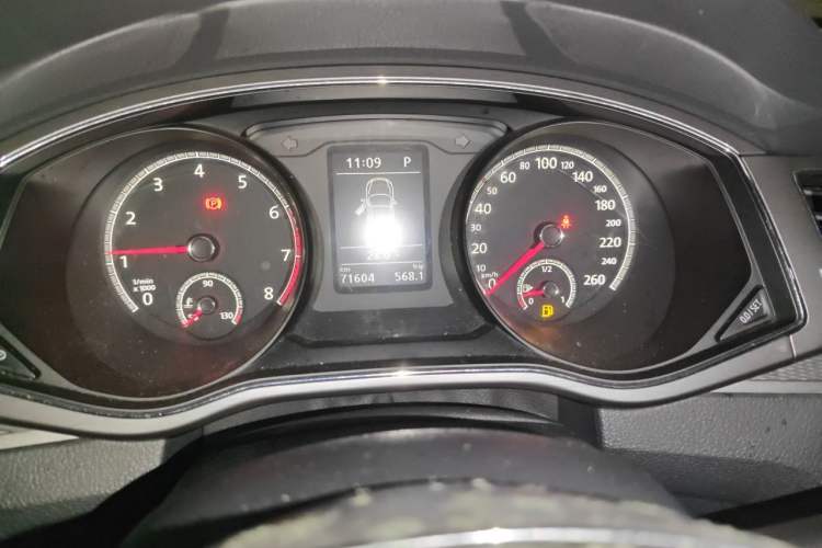 Used Volkswagen Passat 2017 330TSI DSG Luxury Edition Odometer Close Up