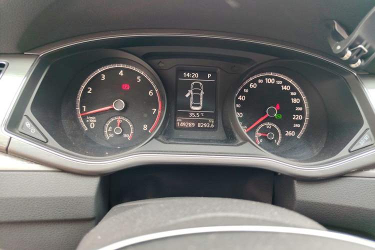 Used Volkswagen Passat 2017 330TSI DSG Luxury Edition Odometer Close Up