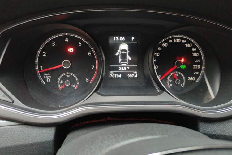 Used Volkswagen Passat 2017 330TSI DSG Luxury Edition Odometer Close Up