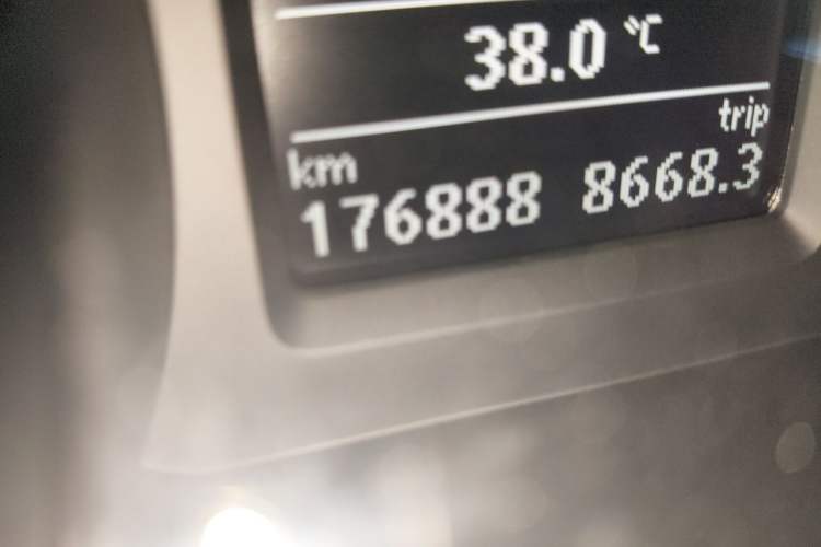 Used Volkswagen Passat 2017 330TSI DSG Luxury Edition Odometer Close Up