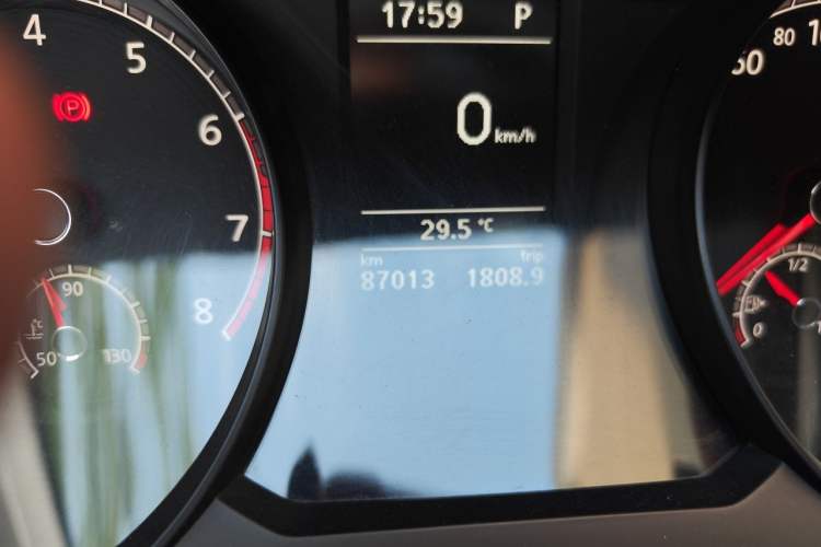 Used Volkswagen Passat 2017 330TSI DSG Luxury Edition Odometer Close Up