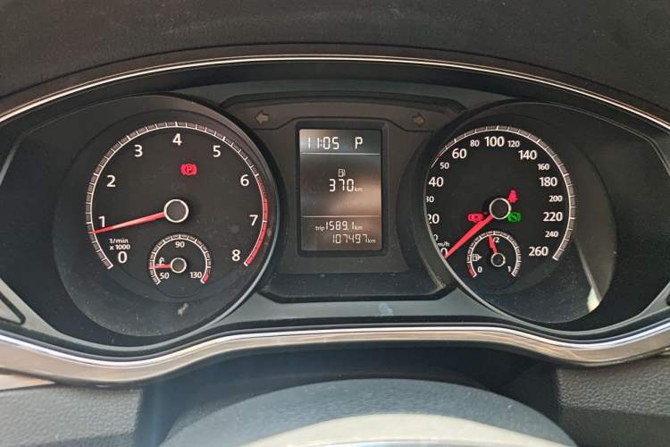 Used Volkswagen Passat 2017 330TSI DSG Luxury Edition Odometer Close Up