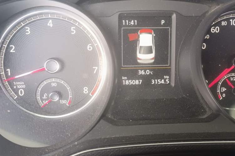 Used Volkswagen Passat 2017 330TSI DSG Prestige Edition Odometer Close Up
