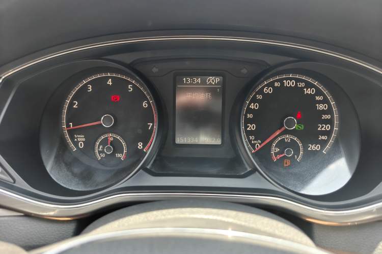 Used Volkswagen Passat 2017 330TSI DSG Luxury Edition Odometer Close Up