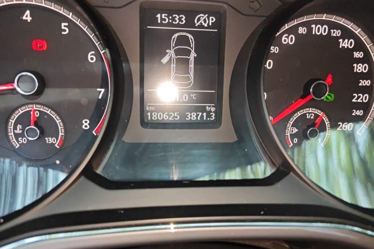 Used Volkswagen Passat 2017 330TSI DSG Luxury Edition Odometer Close Up