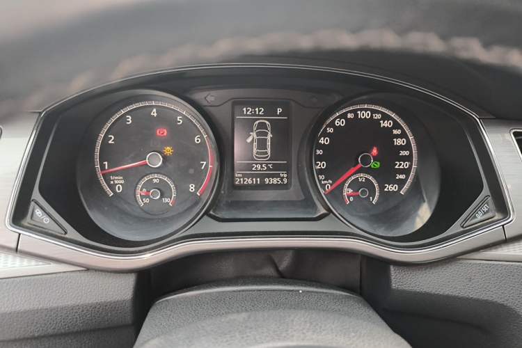 Used Volkswagen Passat 2017 330TSI DSG Luxury Edition Odometer Close Up