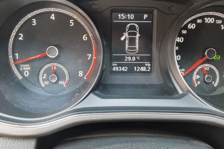 Used Volkswagen Passat 2017 330TSI DSG Luxury Edition Odometer Close Up