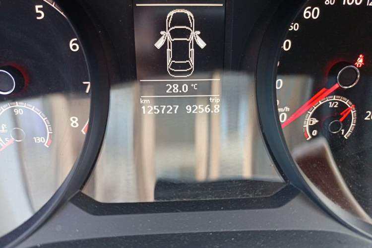 Used Volkswagen Passat 2017 330TSI DSG Luxury Edition Odometer Close Up