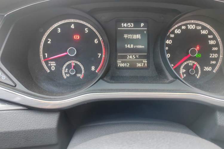 Used Volkswagen Passat 2017 330TSI DSG Luxury Edition Odometer Close Up