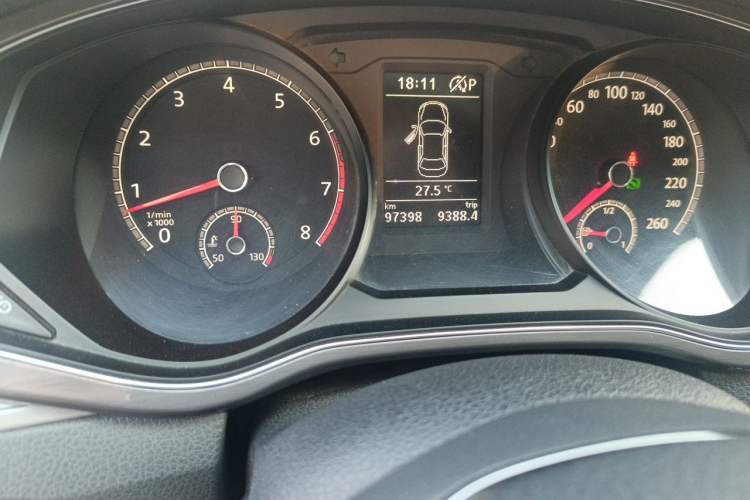 Used Volkswagen Passat 2017 330TSI DSG Luxury Edition Odometer Close Up
