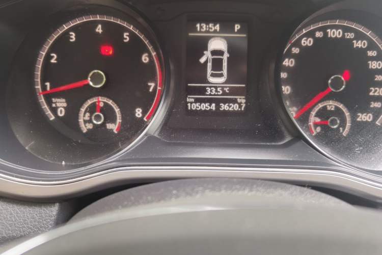 Used Volkswagen Passat 2017 330TSI DSG Luxury Edition Odometer Close Up