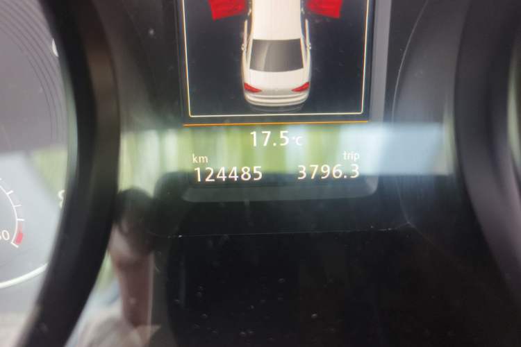 Used Volkswagen Passat 2017 330TSI DSG Luxury Edition Odometer Close Up