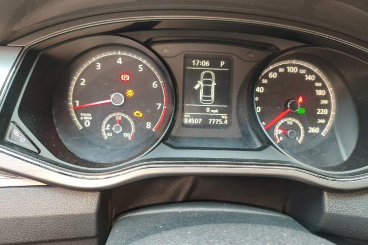 Used Volkswagen Passat 2017 330TSI DSG Luxury Edition Odometer Close Up