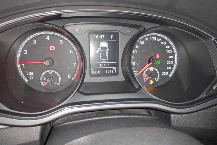 Used Volkswagen Passat 2017 330TSI DSG Luxury Edition Odometer Close Up