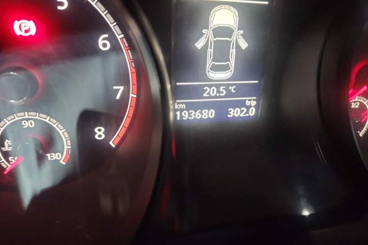 Used Volkswagen Passat 2017 280TSI DSG Luxury Edition Odometer Close Up