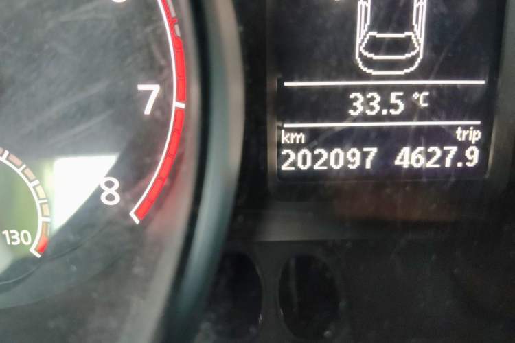 Used Volkswagen Passat 2017 330TSI DSG Luxury Edition Odometer Close Up
