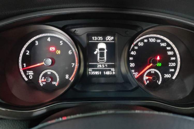 Used Volkswagen Passat 2017 330TSI DSG Luxury Edition Odometer Close Up