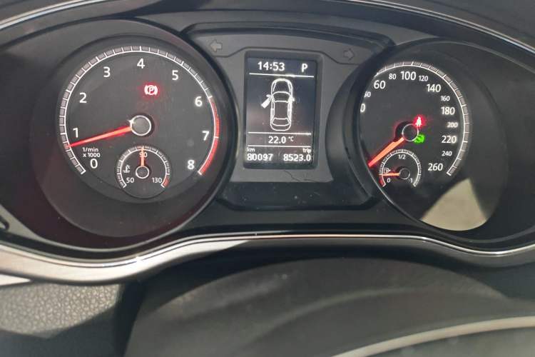 Used Volkswagen Passat 2017 330TSI DSG Luxury Edition Odometer Close Up