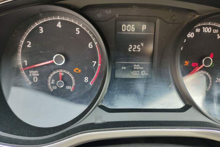 Used Volkswagen Passat 2017 280TSI DSG Luxury Edition Odometer Close Up