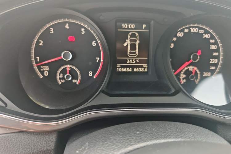 Used Volkswagen Passat 2017 330TSI DSG Luxury Edition Odometer Close Up