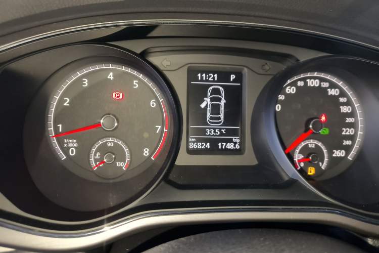 Used Volkswagen Passat 2017 330TSI DSG Luxury Edition Odometer Close Up