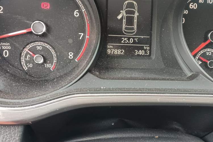 Used Volkswagen Passat 2017 330TSI DSG Luxury Edition Odometer Close Up