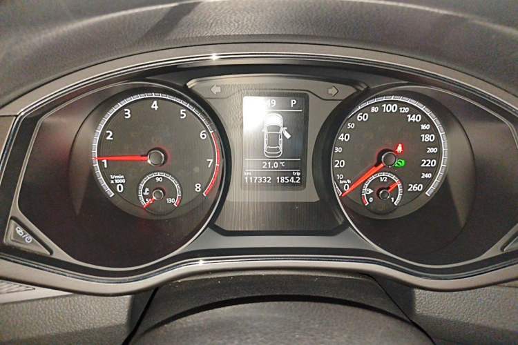 Used Volkswagen Passat 2017 330TSI DSG Luxury Edition Odometer Close Up