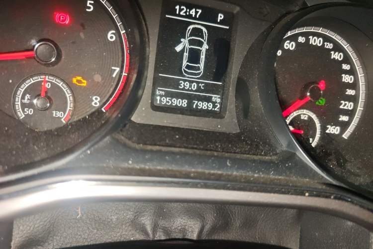 Used Volkswagen Passat 2017 330TSI DSG Luxury Edition Odometer Close Up