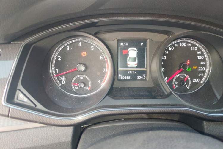 Used Volkswagen Passat 2017 330TSI DSG Luxury Edition Odometer Close Up